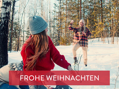 Geschenkbox Freizeitvergnügen in Deutschland unter dem Weihnachtsbaum