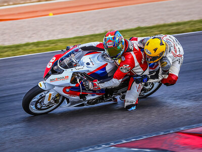 Geschenkbox 3 Runden auf dem BMW S1000 RR Superbike im Renntaxi in der Motorsport Arena Oschersleben