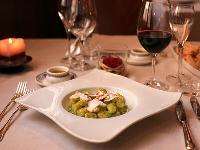 Cofanetto regalo Cena sofisticata di 6 portate nel famoso Ristorante ai Gondolieri nel cuore di Venezia