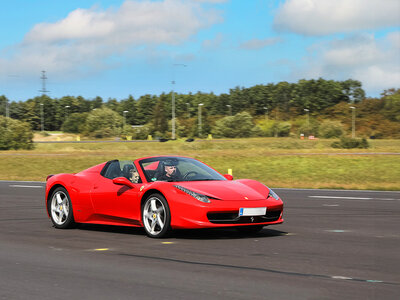 Caja regalo Conducción deportiva: 1 vuelta al Circuito do Sol o Guadix en Ferrari, Porsche o Lamborghini