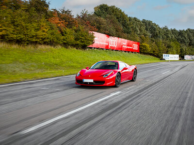 Caja regalo Conducción deportiva: 2 vueltas al Circuito do Sol o Guadix en Ferrari, Porsche o Lamborghini