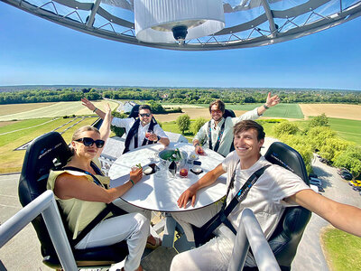 Dinner in the Sky : 3 cocktails et dégustations au-dessus de la Butte du Lion