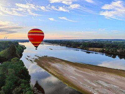 Coffret Vol en montgolfière au-dessus des châteaux de la Loire avec repas 3 plats pour 2 personnes