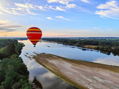 Coffret Vol en montgolfière au-dessus des châteaux de la Loire avec repas 3 plats en semaine pour 2 personnes