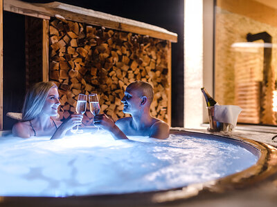 Coffret cadeau Accès privé au spa et gondole-sauna pour 2 dans le canton du Valais avec prosecco