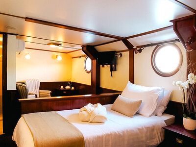 Coffret 2 jours à bord d'un bateau-hôtel avec champagne au cœur d'Avignon