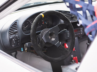 Stage de pilotage : 6 tours sur le circuit du Mas du Clos en Cupra Leon ou en BMW Superberline 2.0