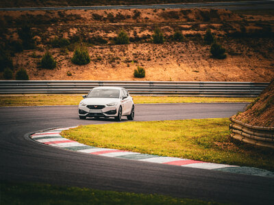 Coffret cadeau Stage de pilotage : 6 tours sur le circuit du Mas du Clos en Cupra Leon ou en BMW Superberline 2.0