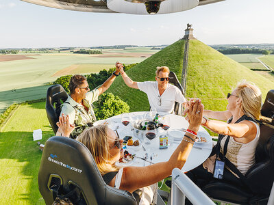 Coffret Dinner in the Sky : repas d'exception 4 plats avec champagne au-dessus de la Butte du Lion