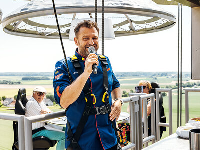 Dinner in the Sky : repas  4 plats avec champagne et cierges magiques au-dessus de la Butte du Lion