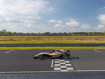 Cofanetto 14 giri di pura emozione alla guida di una Formula 4 Tatuus T014 sul Circuit du Laquais