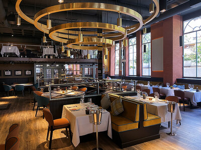 Caja De la lonja a las cocinas de El Gran Barril de Castellana: 1 menú completo para 2 personas