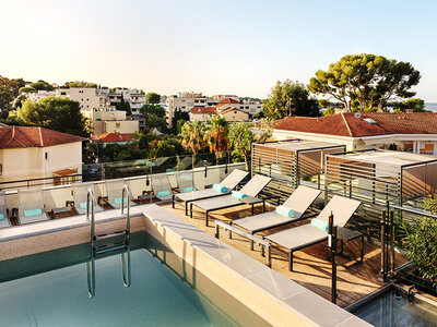 Coffret Journée relaxante à Antibes : massage du corps et accès au sauna avec cocktail