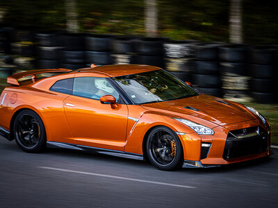 Coffret cadeau Stage de pilotage : 3 tours de circuit au volant d'une Nissan GTR