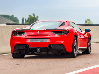 Stage de pilotage : 2 tours de circuit au volant d'une Ferrari 488 GTB
