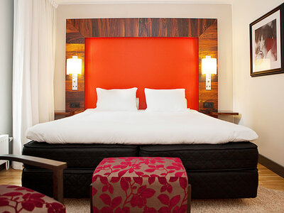 Övernattning med frukost på Elite Hotel Marina Tower för 2