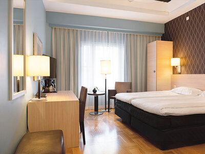 Box Övernattning med frukost på Elite Hotel Marina Plaza för 2