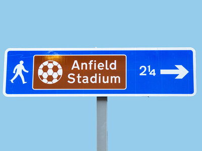 Box 4-stjärnig semester i Liverpool med rundtur på Anfield Stadium för 2