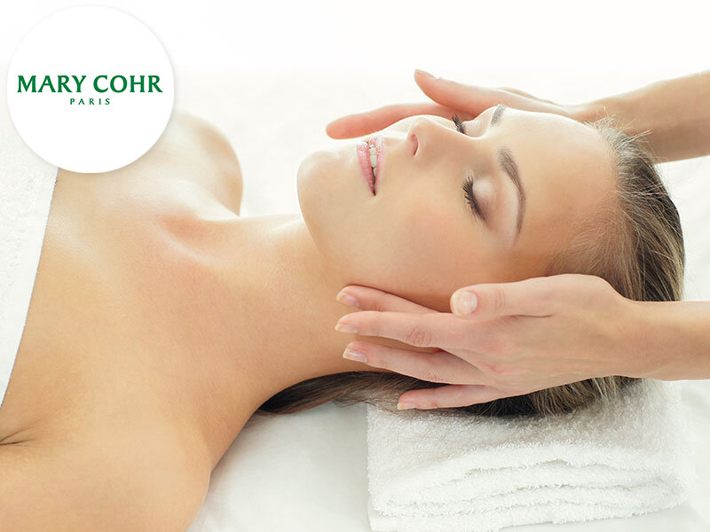 Séance de beauté avec un soin du visage Anti-âge dans un institut Mary Cohr