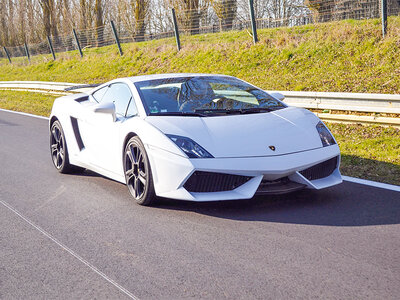 Adrenalina in pista: guida sportiva su una Lamborghini