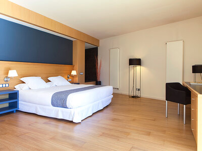 Caja Hotel Món Sant Benet 4*, Barcelona: 1 noche en junior suite y desayuno para 2