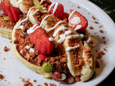 Caja regalo De brunch por La Latina: 1 menú con postre, bebida y café para 2 personas