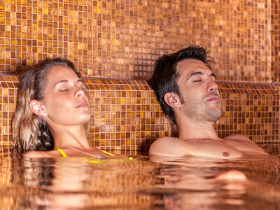 Cofanetto regalo Benessere e relax a Leukerbad con 1 notte e accesso al centro termale Walliser Alpentherme
