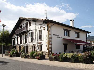 Caja Destino rural por San Valentín: 1 noche romántica con desayuno para 2