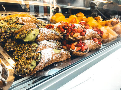 Non solo pizza: tour gastronomico di Napoli per 2 persone