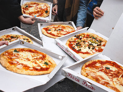 Cofanetto Non solo pizza: tour gastronomico di Napoli per 2 persone