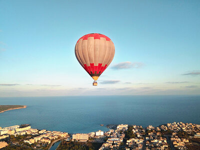 Caja Viaje en globo en Mallorca al atardecer con reportaje de fotos y vídeo para 2 personas