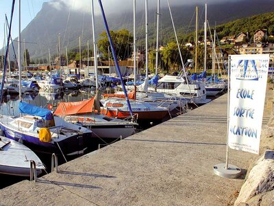 Cofanetto Insolito soggiorno in barca a vela sul Lago di Ginevra per 4 persone