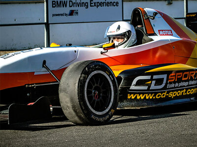 14 giri di pura emozione alla guida di una Formula 4 Tatuus T014 sul Circuit du Laquais