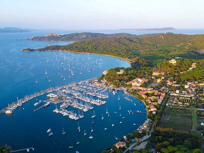 Coffret Vol en hélicoptère de 30 min pour 2 personnes au-dessus de Hyères et ses environs
