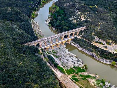 Vol en hélicoptère de 30 min au-dessus de Nîmes et ses environs