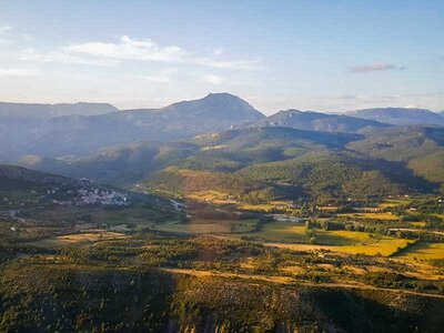 Vol en hélicoptère de 30 min pour 2 personnes au-dessus de Valensole et ses environs