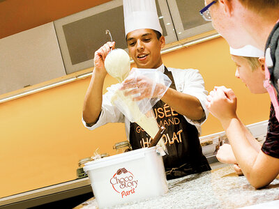 Coffret cadeau une entrée au musée Choco-Story avec atelier de création de chocolats en famille