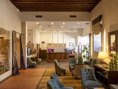 Caja Escapada a Segovia: 1 noche con desayuno y bombones en Hotel San Antonio El Real 4*