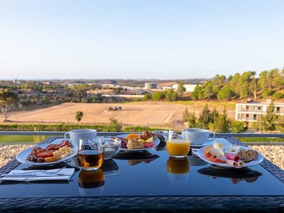 Destino... ¡Algarve!: 1 noche con desayuno y spa en Algarve Race Resort Hotel 5*