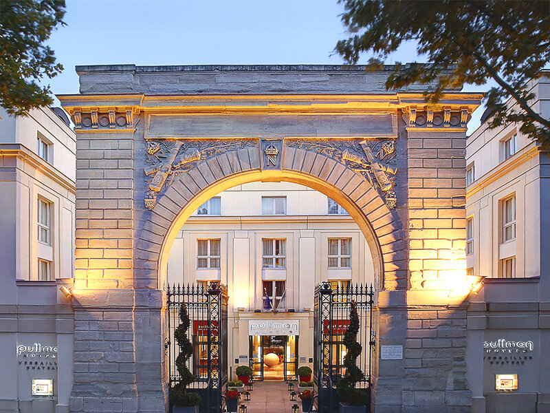 3 jours d'exception en chambre Deluxe avec spa à l'hôtel 4* MGallery Le Louis Versailles Château