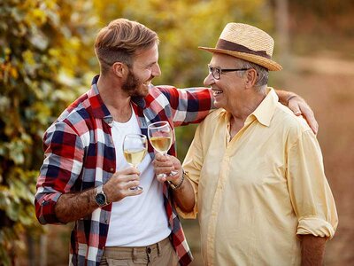 Caja regalo Celebra con papá: escapada entre viñedos con noche y cata de vinos
