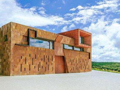 Caja Celebra con papá: escapada entre viñedos con noche y cata de vinos