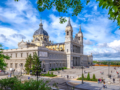 Coffret cadeau City trip à Madrid : 5 jours en hôtel avec visites des lieux incontournables en basse saison