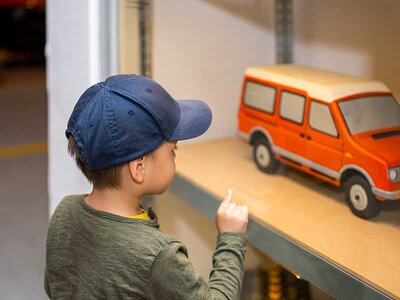 Familienbesuch in der Autobau Erlebniswelt für 2 Erwachsene und 2 Kinder