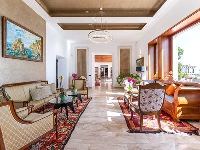 Caja Destino Costa Brava: 2 noches con desayuno en el Hotel Roger de Flor 4*