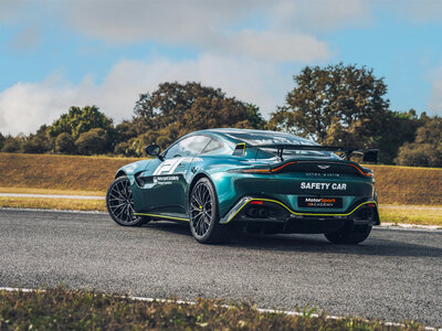 Coffret Stage de pilotage : 2 tours de circuit au volant d'une Aston Martin Vantage F1 Edition