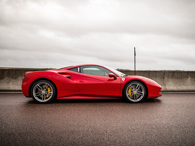Coffret Stage de pilotage : 2 tours de circuit au volant d'une Ferrari F488 GTB ou d’une Ferrari F8