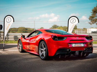 Stage de pilotage : 2 tours de circuit au volant d'une Ferrari F488 GTB ou d’une Ferrari F8
