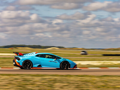 Coffret Stage de pilotage : 2 tours de circuit au volant d'une Lamborghini Huracán ou d’une Lamborghini Huracán STO
