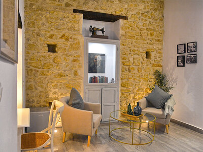 ¡Descubre Medina Sidonia, Cádiz!: 1 noche y desayuno en Alojamientos Plaza de España